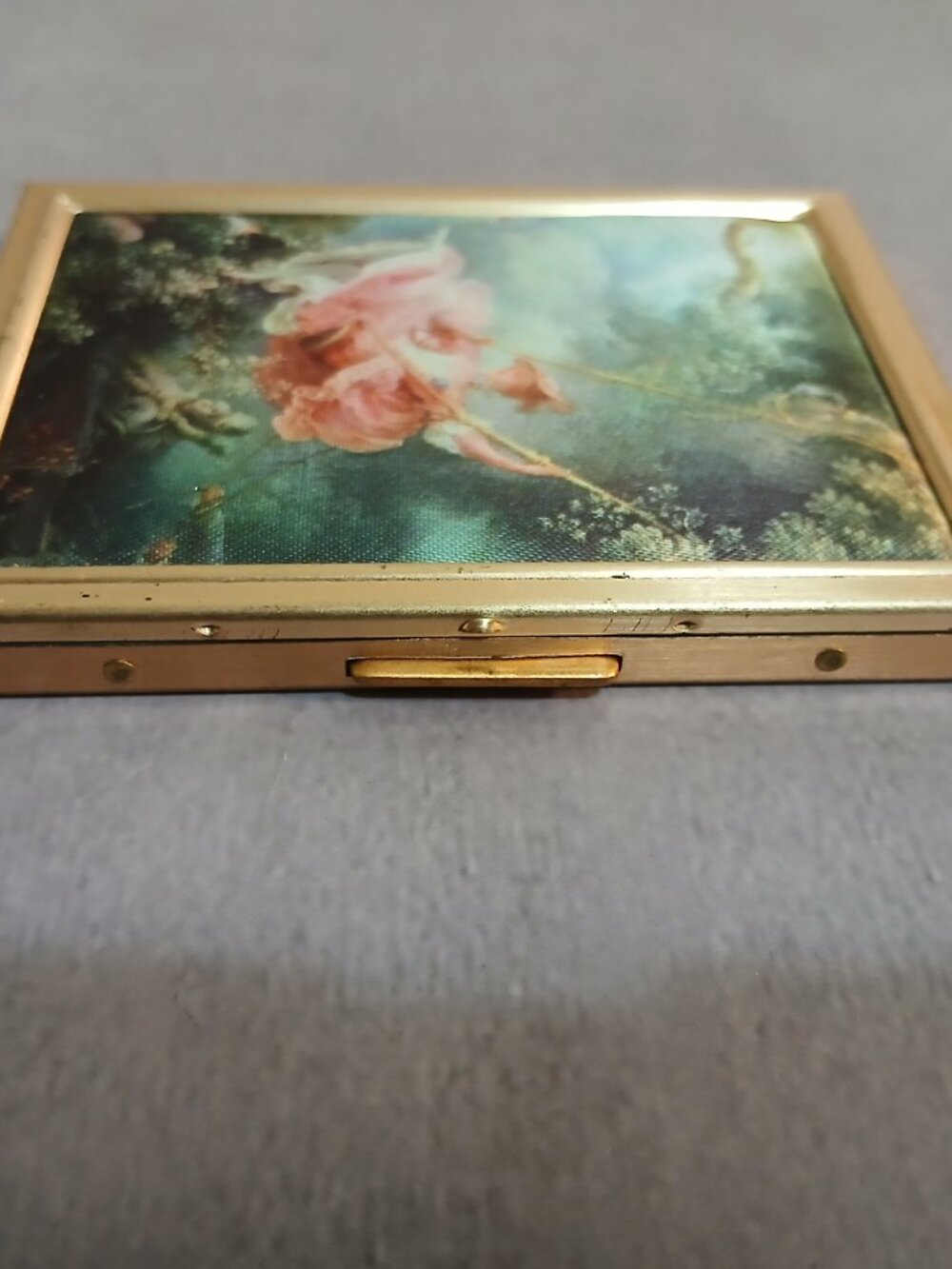 Vintage "The Swing" Gold Tone Metal Card or Photo Compact - Picture 2 of 9